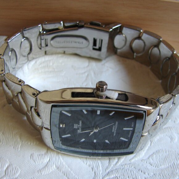 Mark Naimer Boxed His & Hers Wristwatch Watch Set, Matching Silver Tone, NOS C21 - Picture 4 of 11